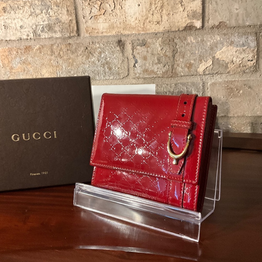 AUTHENTIC GUCCI RED PATENT LEATHER COMPACT WALLET - Picture 7 of 16